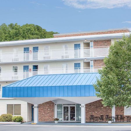 Howard Johnson By Wyndham Staunton Exterior foto