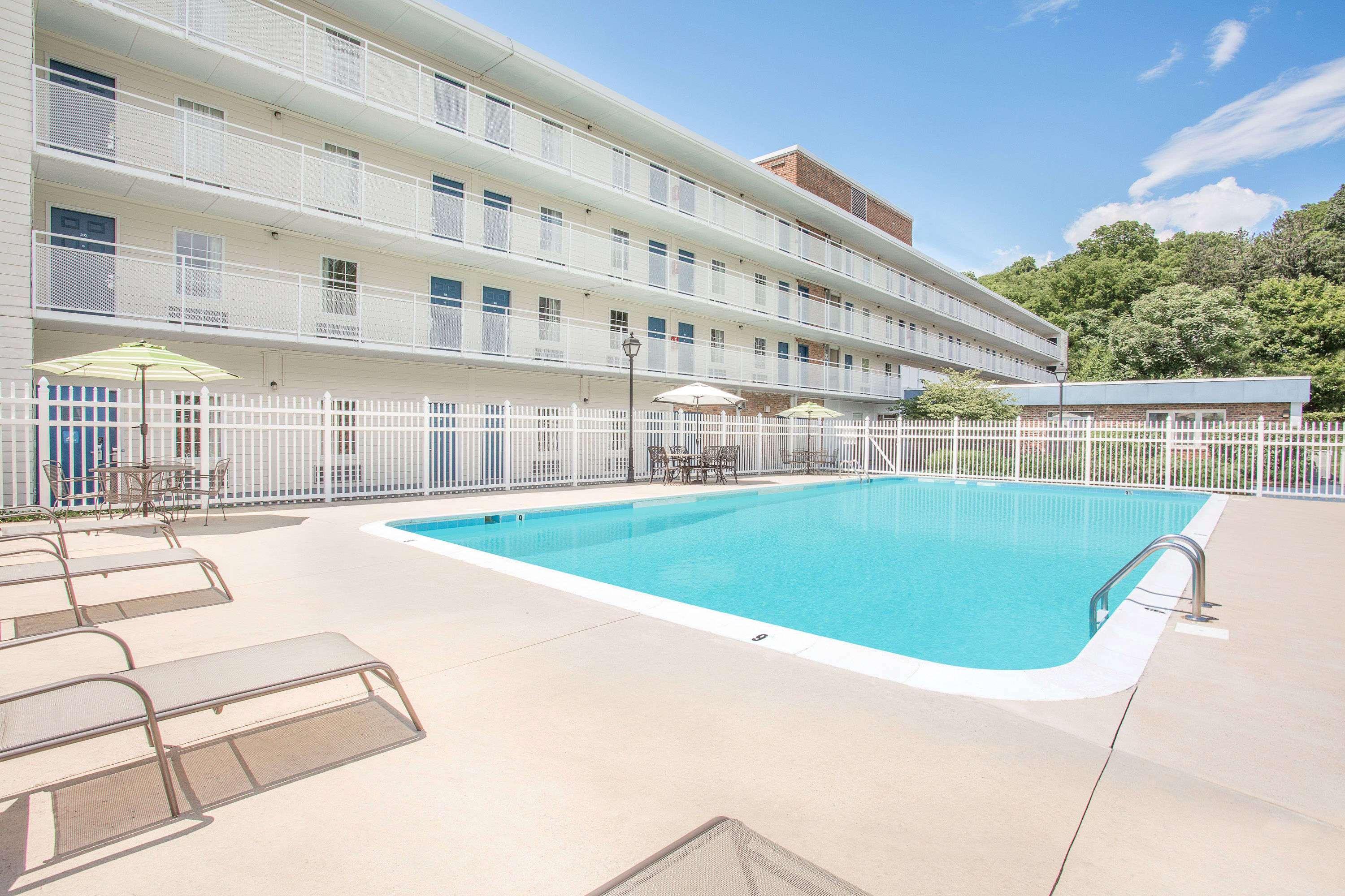 Howard Johnson By Wyndham Staunton Exterior foto