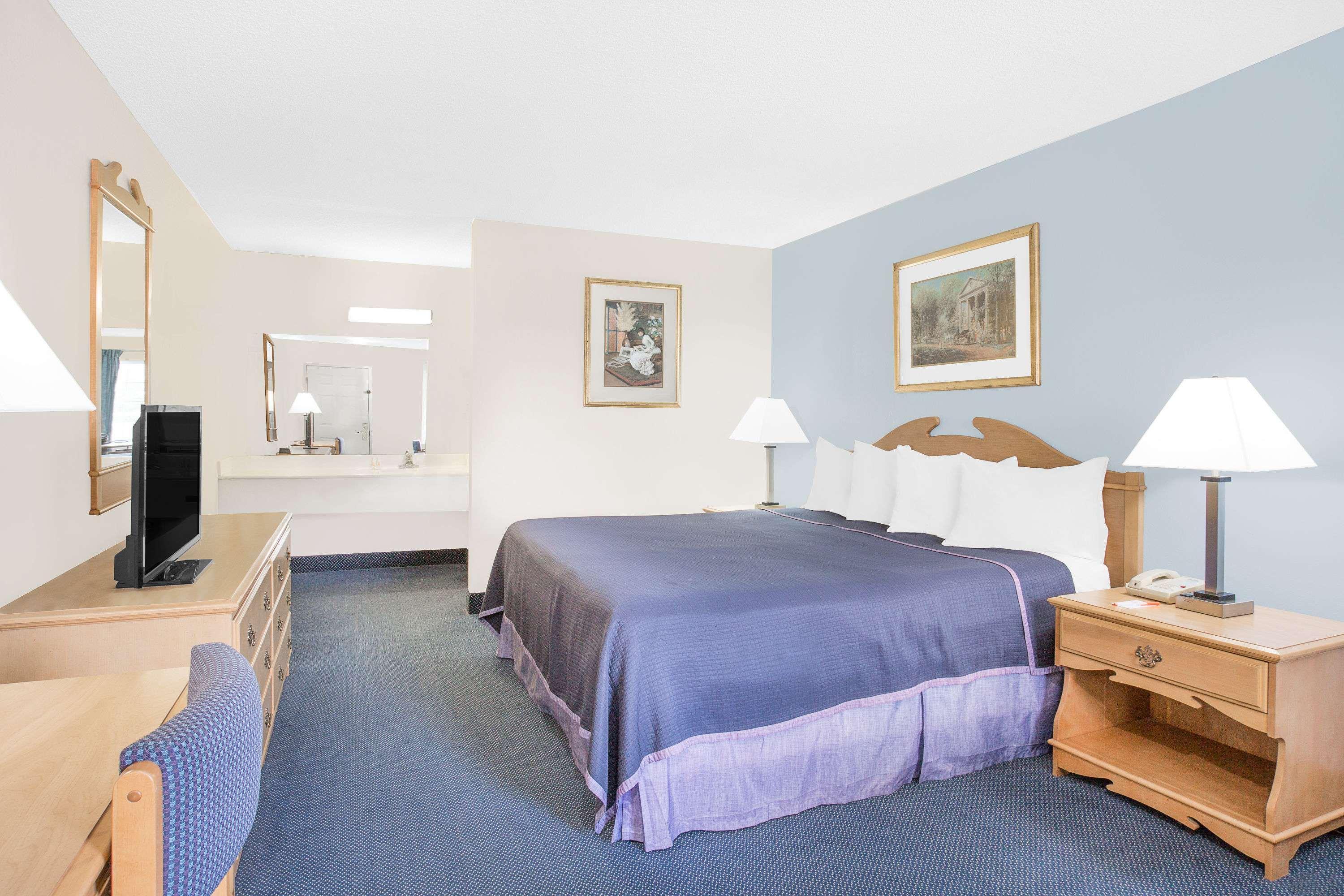 Howard Johnson By Wyndham Staunton Exterior foto