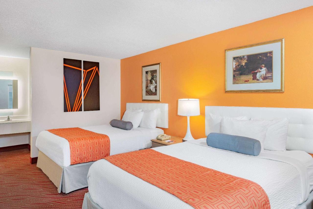 Howard Johnson By Wyndham Staunton Exterior foto