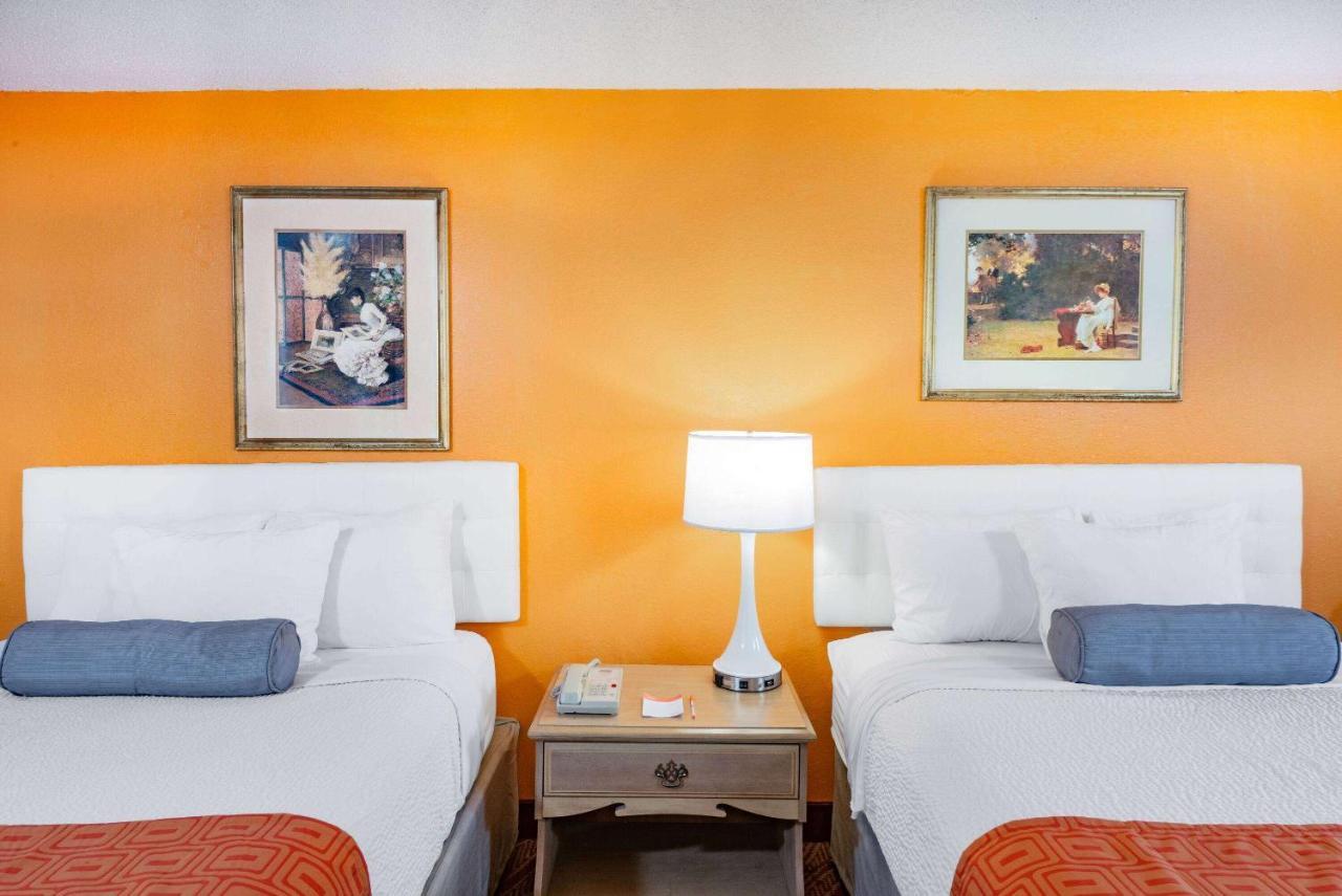 Howard Johnson By Wyndham Staunton Exterior foto